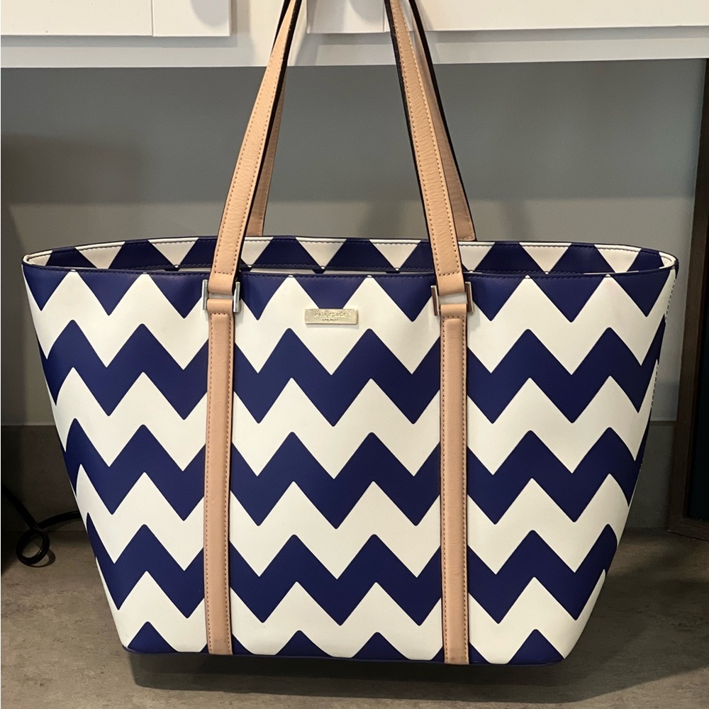 Kate Spade Large Harmony South of the Border Tote in Navy/White!